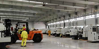 手動(dòng)液壓搬運(yùn)車(chē)在工廠搬遷中的應(yīng)用