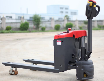 冠航電動(dòng)地牛叉車(chē)助力各地機(jī)場(chǎng)貨運(yùn)暢通