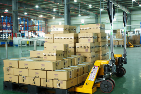手動(dòng)托盤(pán)搬運(yùn)車(chē)入庫(kù)商品的方法及遵守原則