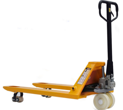 某旅組織戰(zhàn)備拉動演練，利用托盤搬運(yùn)車載運(yùn)戰(zhàn)備器材