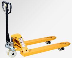 手動叉車搬運預制板加快板房建造