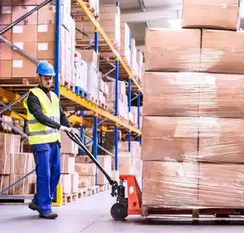 寧波物流園手動液壓搬運車輕松完成貨物裝卸